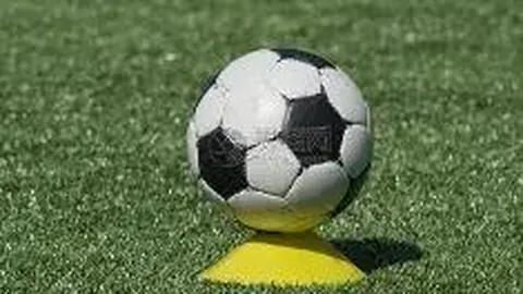 皇马再战塔拉维亚，3-2连胜晋级16强，姆巴佩梅开二度助威