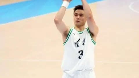 《太阳报独家揭秘：红军一月惊爆低价求购萨拉赫，对比两年前1.5亿镑高价，悬念再起！》